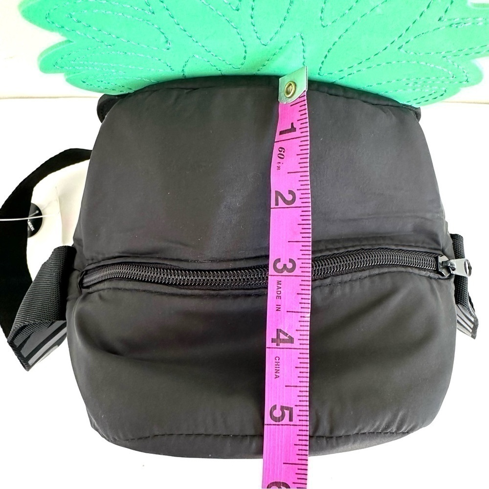 NWT PINK pineapple lunch box bag with shoulder strap. - Picture 2 of 7